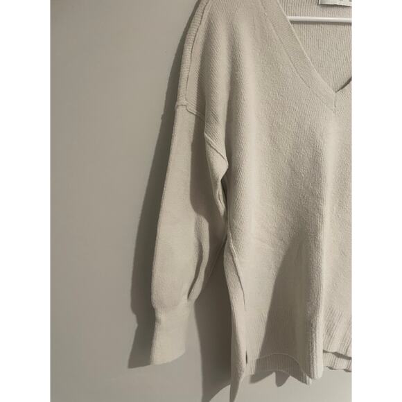 Abercrombie & Fitch Soft A&F Collection Crew Soft V-Neck Sweater - Picture 3 of 12